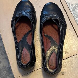 Clarks Women's Black Leather Flats Size 8 W